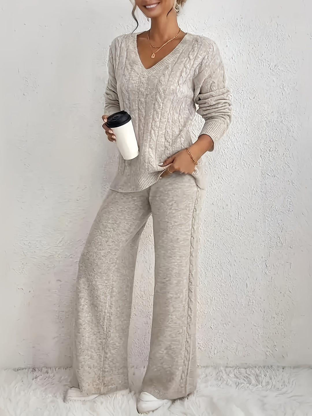 V-Hals Sweater en Wijde Broek Tweedelige Set - Fashionable & Casual